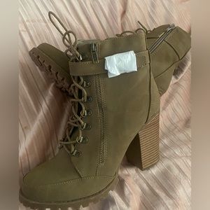 Shoedazzle Olive/ brown heeled boot